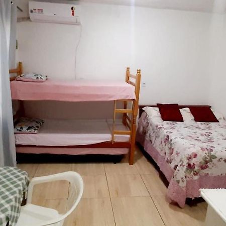 Kitnet S2 Em Torres-Rs - Na Mais Bela Praia Gaucha - Cozinha - Banheiro - Ar Condicionado - Tv Smart 32' - Wi-Fi - Estacionamento - Anfitria Superhost No Bnb Екстериор снимка