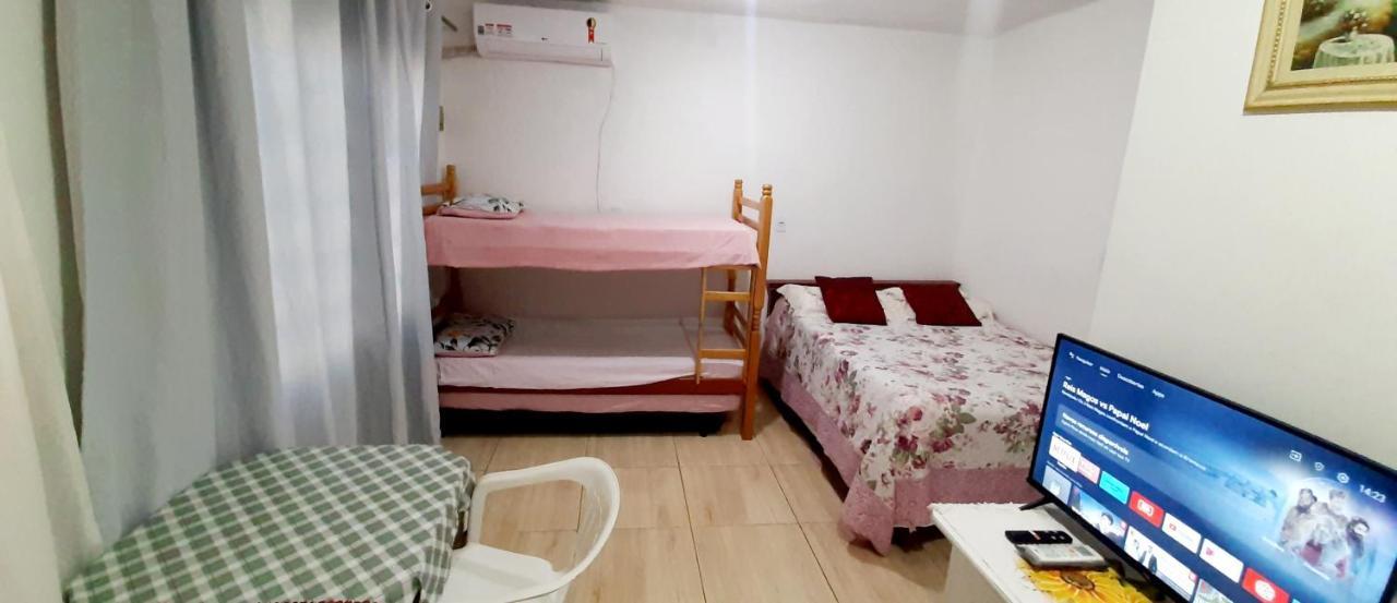 Kitnet S2 Em Torres-Rs - Na Mais Bela Praia Gaucha - Cozinha - Banheiro - Ar Condicionado - Tv Smart 32' - Wi-Fi - Estacionamento - Anfitria Superhost No Bnb Екстериор снимка