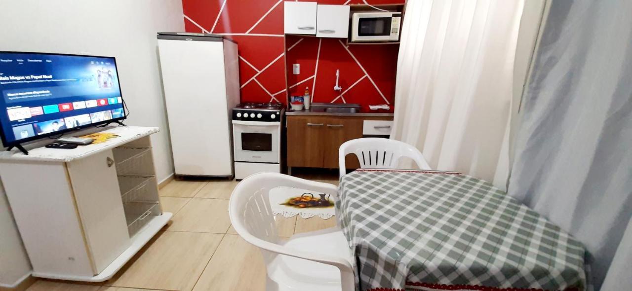 Kitnet S2 Em Torres-Rs - Na Mais Bela Praia Gaucha - Cozinha - Banheiro - Ar Condicionado - Tv Smart 32' - Wi-Fi - Estacionamento - Anfitria Superhost No Bnb Екстериор снимка