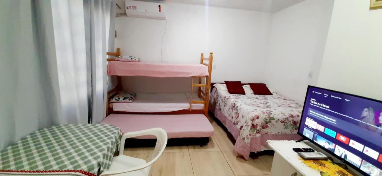 Kitnet S2 Em Torres-Rs - Na Mais Bela Praia Gaucha - Cozinha - Banheiro - Ar Condicionado - Tv Smart 32' - Wi-Fi - Estacionamento - Anfitria Superhost No Bnb Екстериор снимка