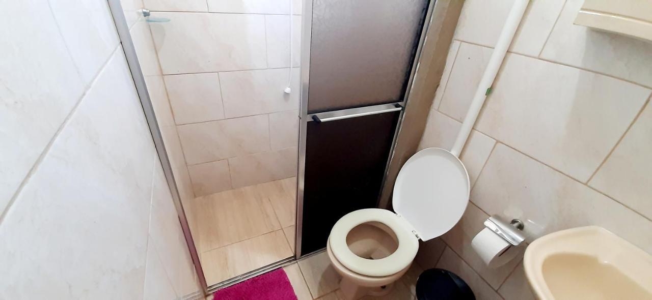 Kitnet S2 Em Torres-Rs - Na Mais Bela Praia Gaucha - Cozinha - Banheiro - Ar Condicionado - Tv Smart 32' - Wi-Fi - Estacionamento - Anfitria Superhost No Bnb Екстериор снимка